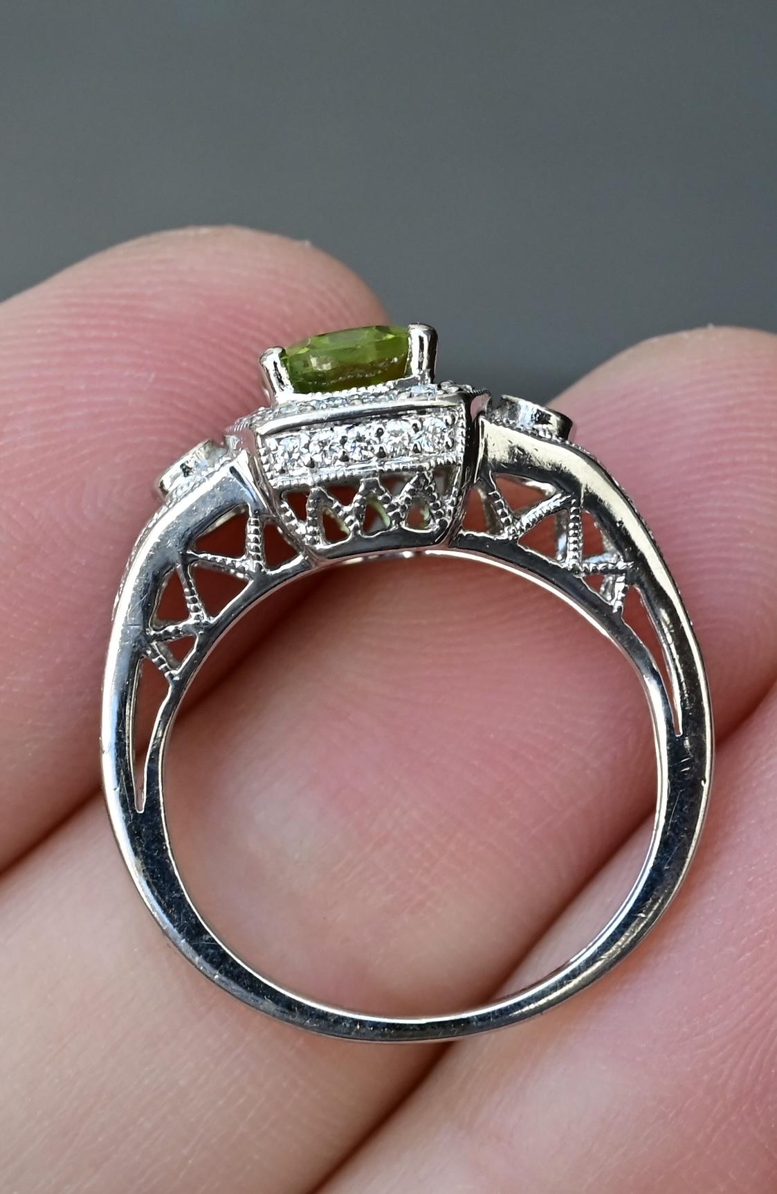 14K White Gold Peridot & Diamond Ring – Size 5.5 3.79 Grams