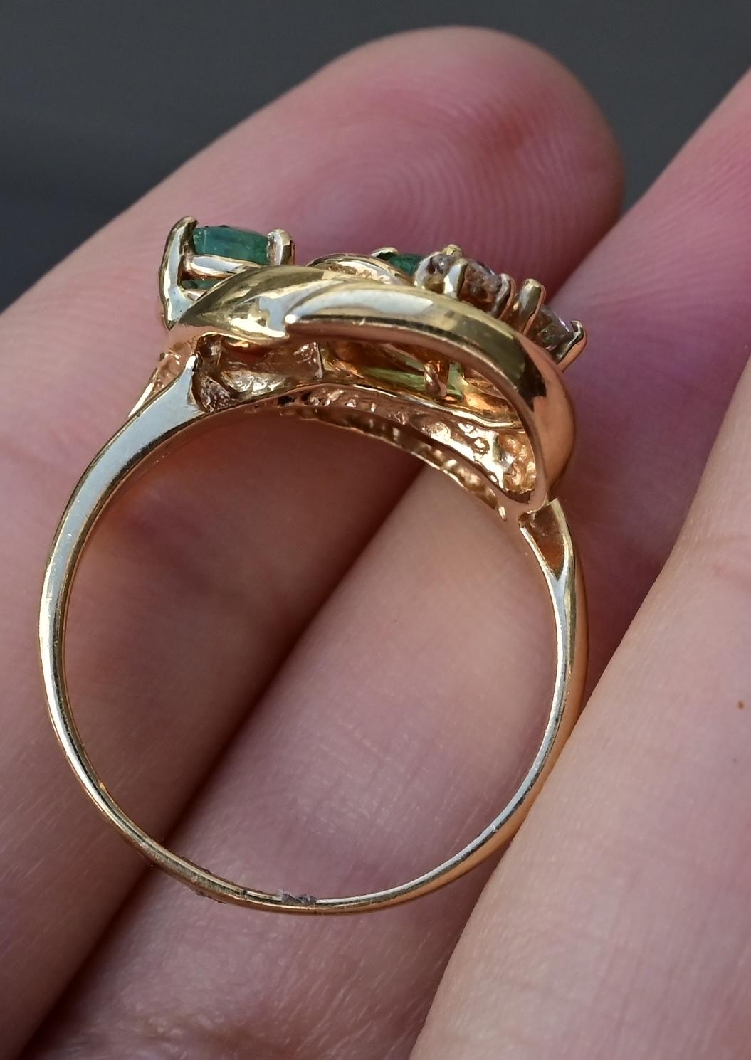 14K Yellow Gold Emerald & Diamond Swirl Ring – Size 7.25