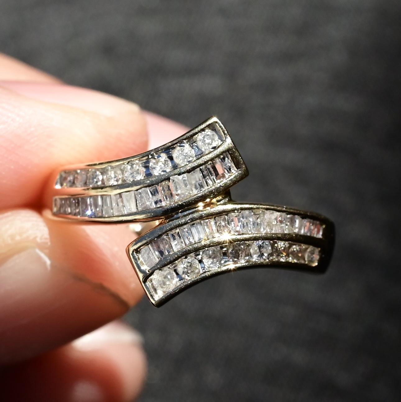 14K Yellow Gold Diamond Curved Band Ring – Size 7