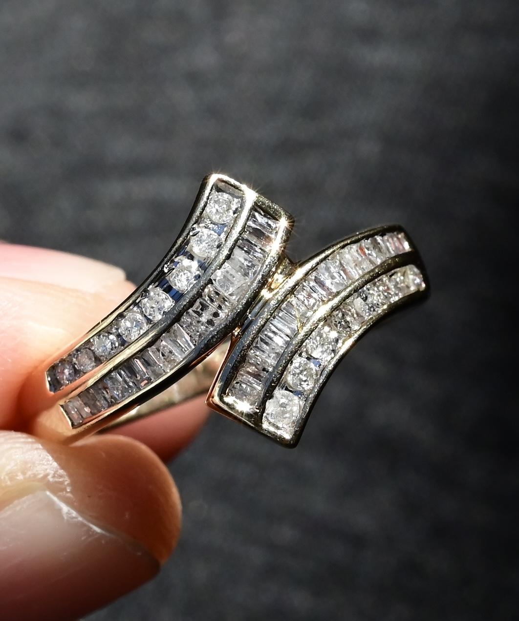 14K Yellow Gold Diamond Curved Band Ring – Size 7