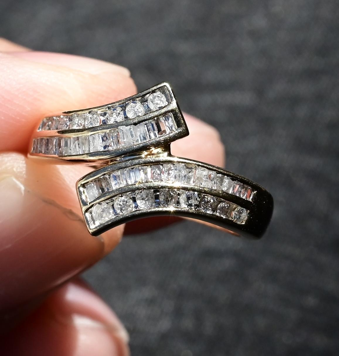 14K Yellow Gold Diamond Curved Band Ring – Size 7