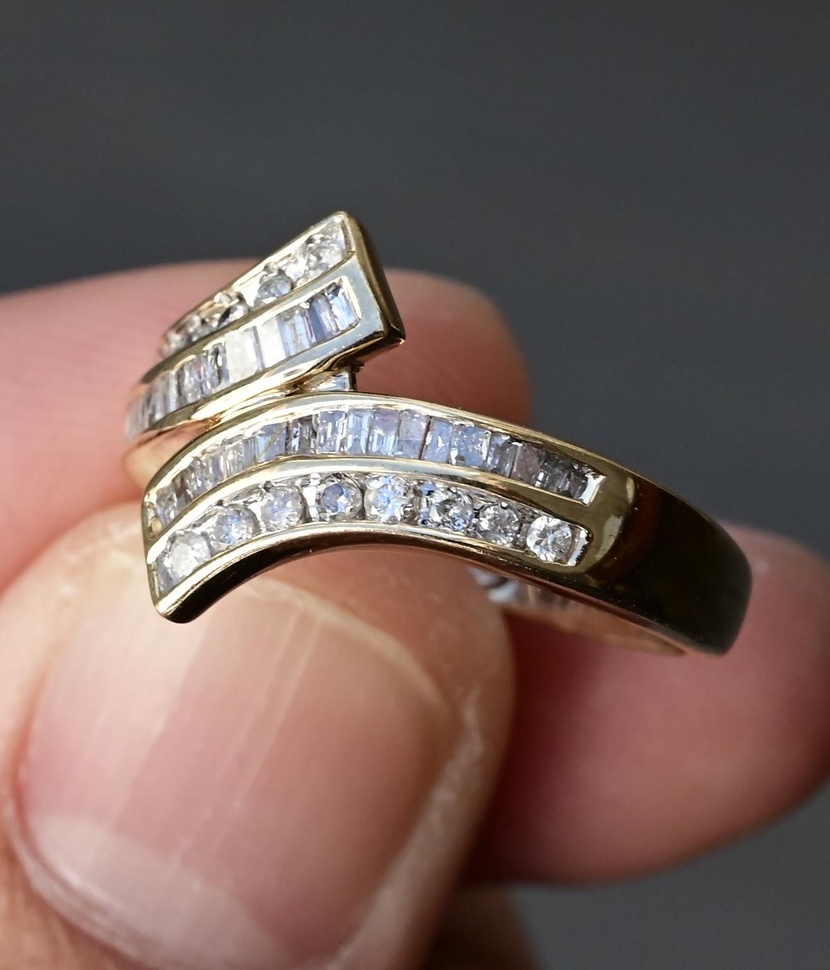 14K Yellow Gold Diamond Curved Band Ring – Size 7