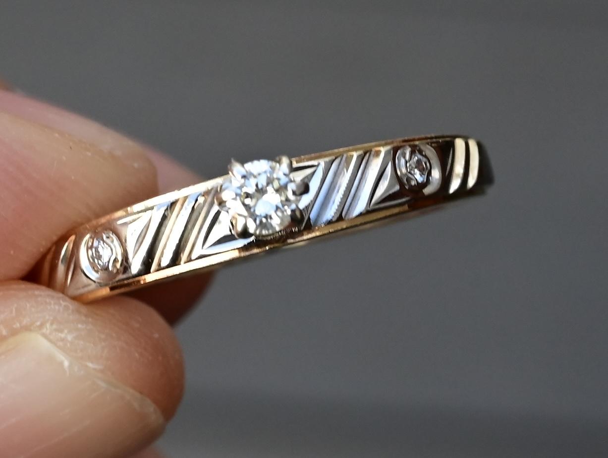 14K Yellow Gold Diamond Ring – 0.10ct Center with Side Diamonds, Size 9.25