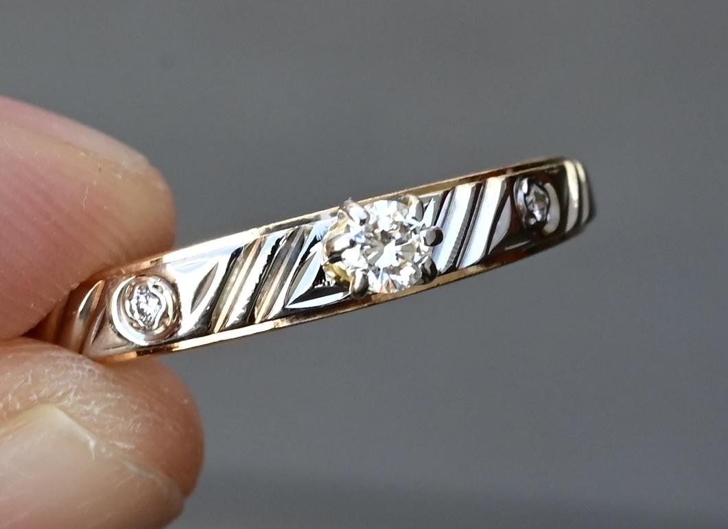 14K Yellow Gold Diamond Ring – 0.10ct Center with Side Diamonds, Size 9.25