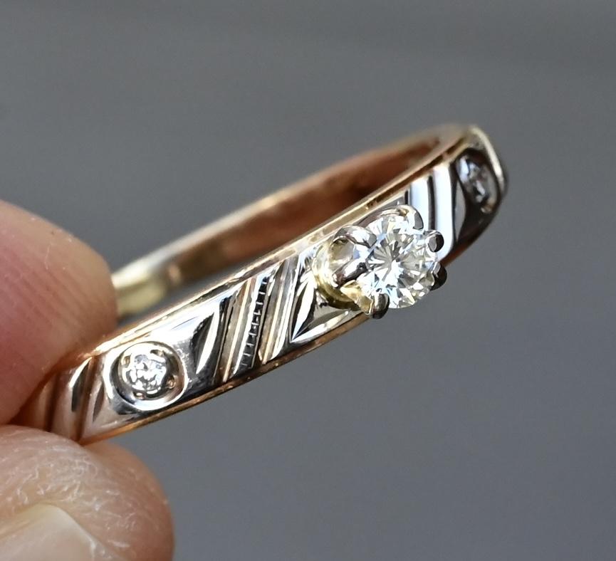 14K Yellow Gold Diamond Ring – 0.10ct Center with Side Diamonds, Size 9.25