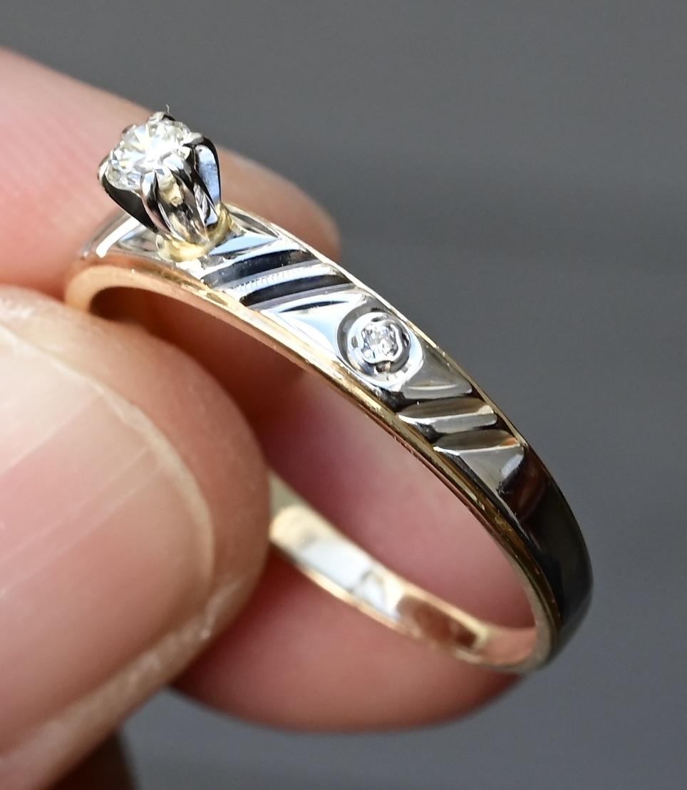 14K Yellow Gold Diamond Ring – 0.10ct Center with Side Diamonds, Size 9.25