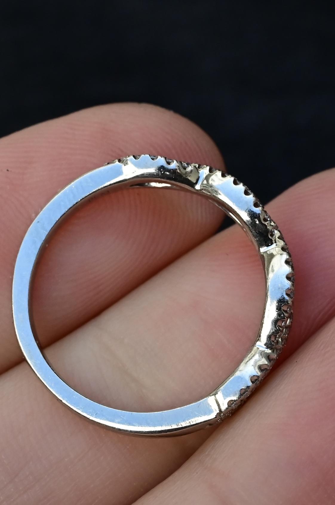 Platinum Diamond Infinity Twist Band – 0.12–0.15ct Total, Size 6.5