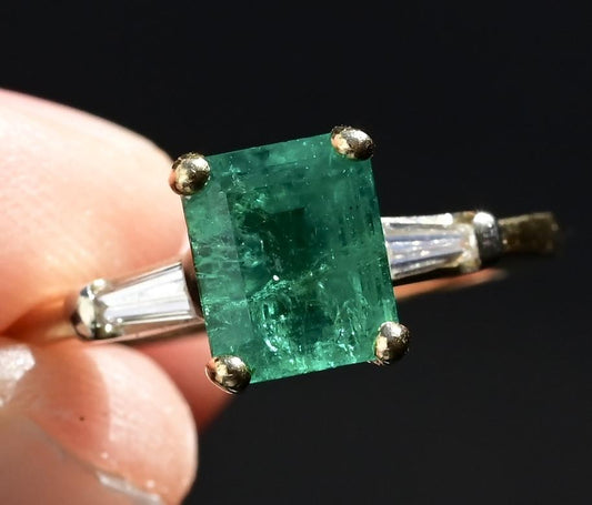 14K Yellow Gold Ring with 1.36ct Vivid Green Emerald & Diamond Size 6.25