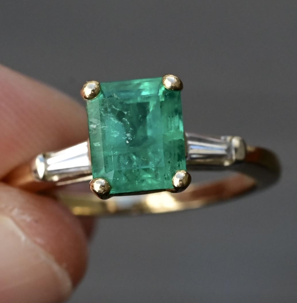 14K Yellow Gold Ring with 1.36ct Vivid Green Emerald & Diamond Size 6.25