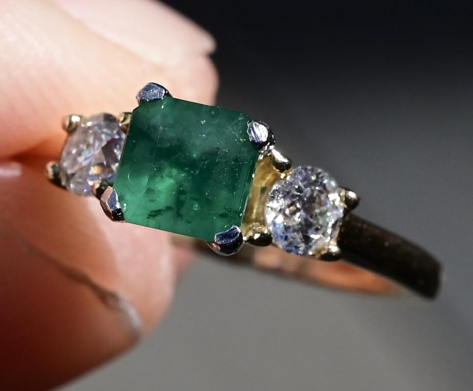 14K Yellow Gold Emerald & Diamond Three-Stone Ring – 0.52ct Vivid Emerald