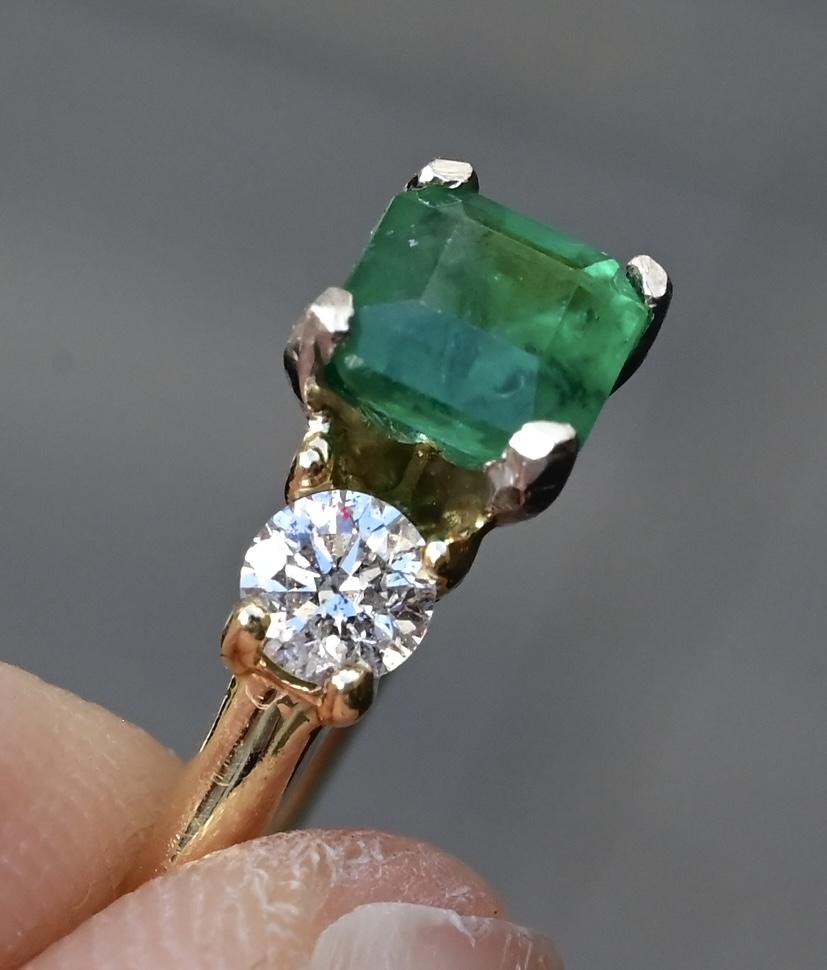 14K Yellow Gold Emerald & Diamond Three-Stone Ring – 0.52ct Vivid Emerald