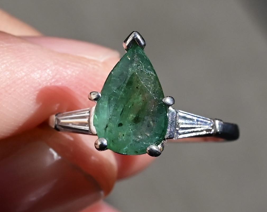 Platinum Pear-Shaped Emerald & Tapered Baguette Diamond Ring – 1.15 Carat