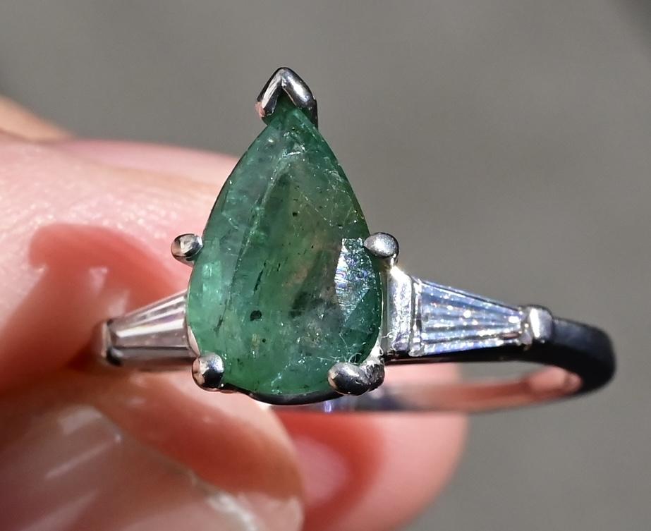 Platinum Pear-Shaped Emerald & Tapered Baguette Diamond Ring – 1.15 Carat