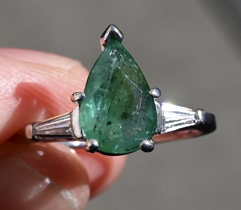 Platinum Pear-Shaped Emerald & Tapered Baguette Diamond Ring – 1.15 Carat