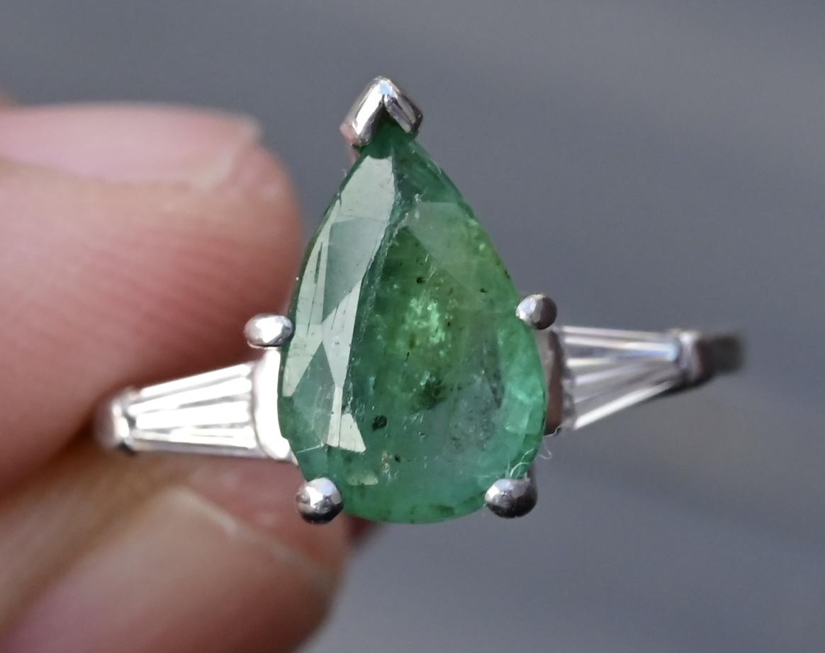 Platinum Pear-Shaped Emerald & Tapered Baguette Diamond Ring – 1.15 Carat