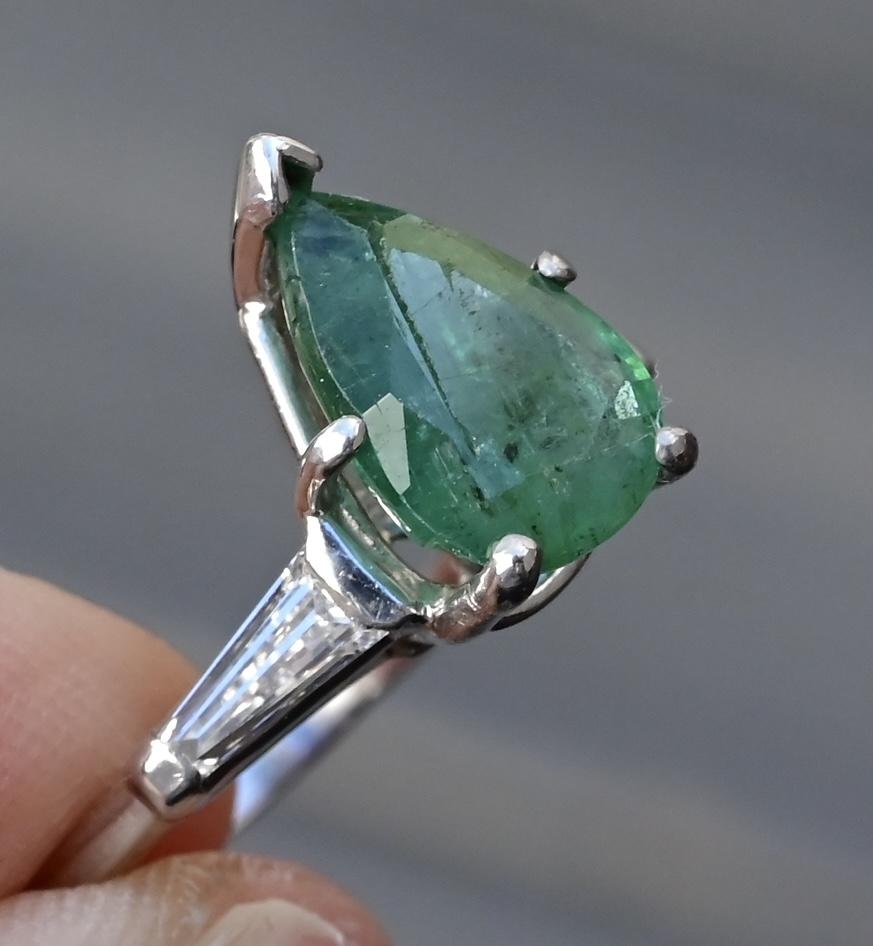 Platinum Pear-Shaped Emerald & Tapered Baguette Diamond Ring – 1.15 Carat