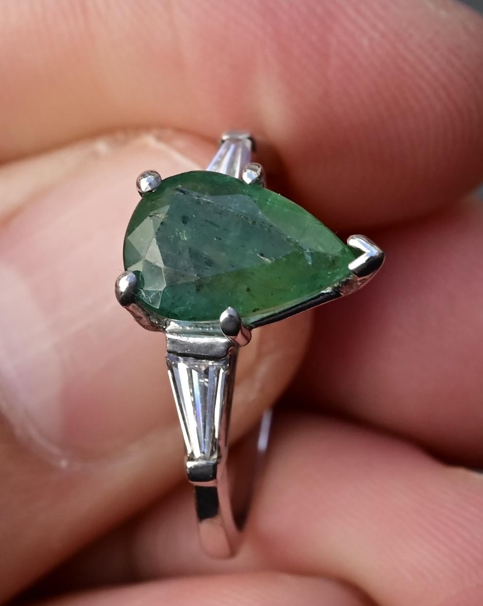 Platinum Pear-Shaped Emerald & Tapered Baguette Diamond Ring – 1.15 Carat