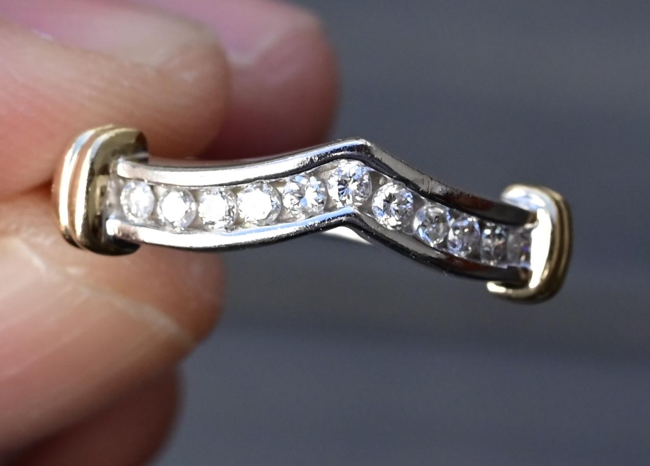 Elegant 18K White & Yellow Gold Diamond Band – 0.20 TCW, Size 6.75, 2.86g