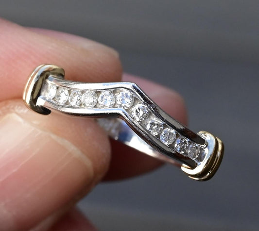Elegant 18K White & Yellow Gold Diamond Band – 0.20 TCW, Size 6.75, 2.86g