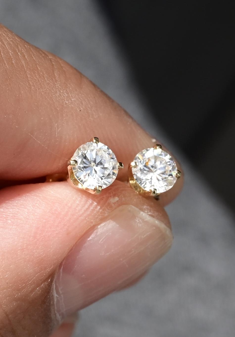 14K Yellow Gold Diamond Stud Earrings – 0.94 Total Carat Weight