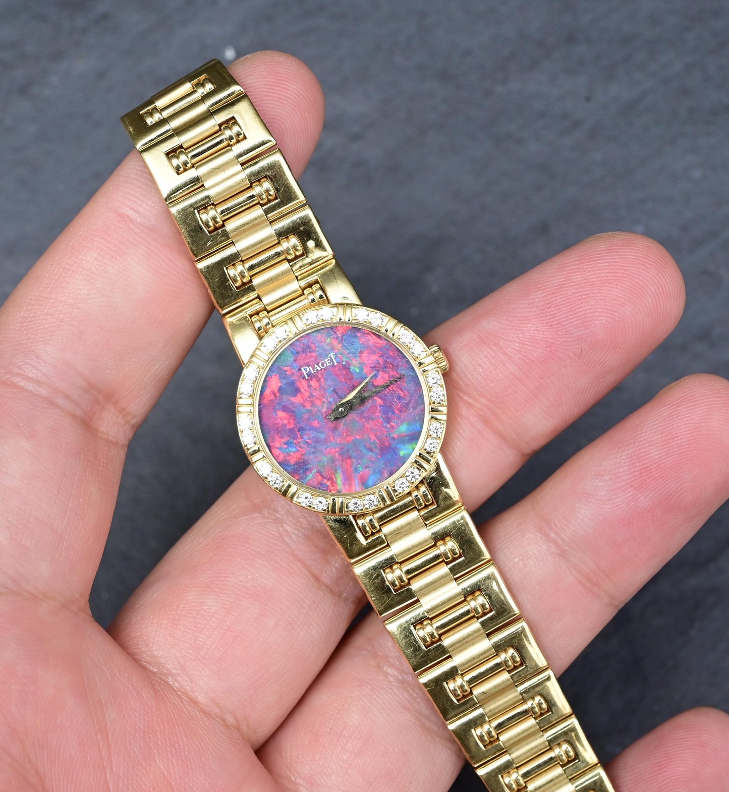 Piaget Polo 80564 K81 Ladies Quartz Watch in 18K Gold with Opal Dial