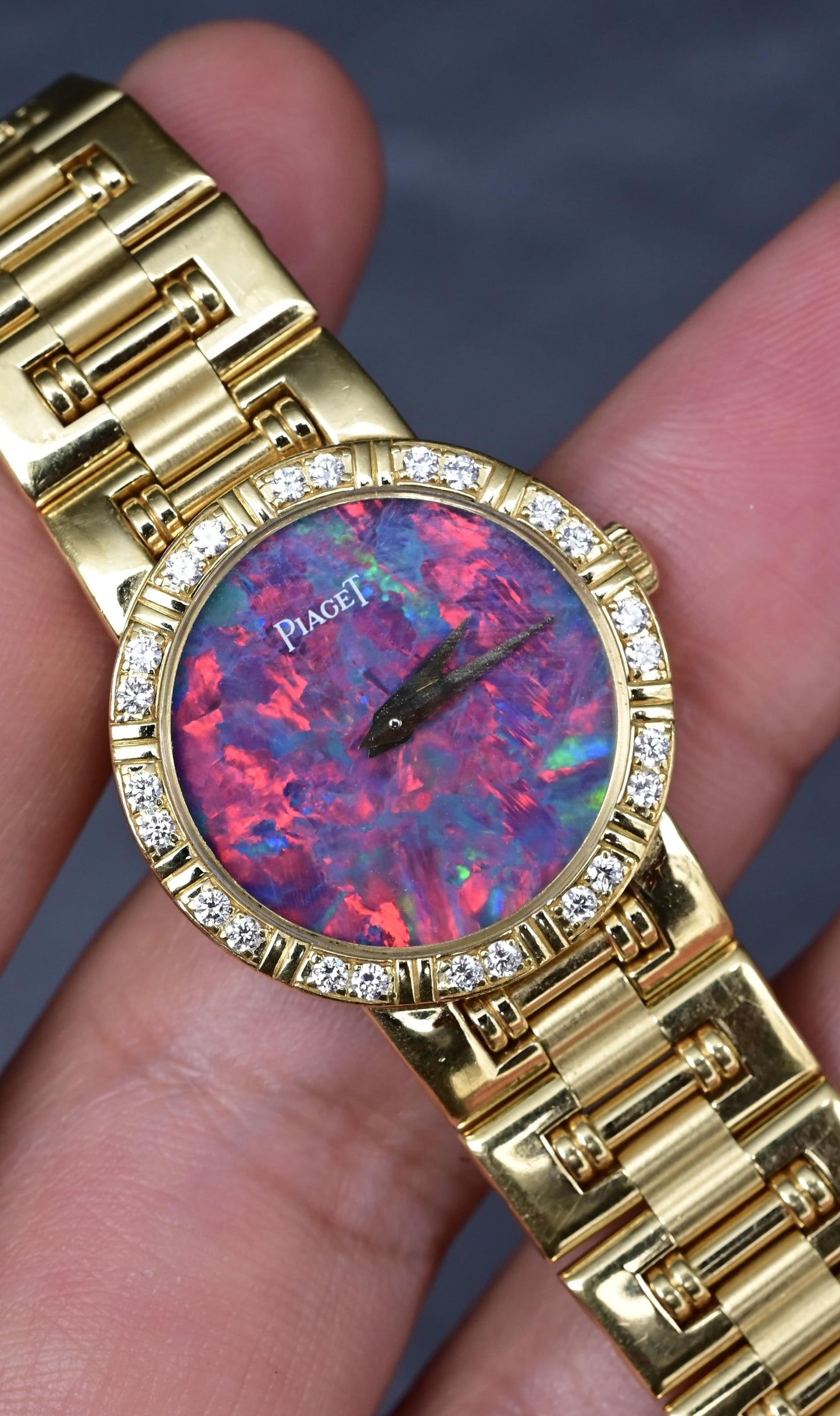 Piaget Polo 80564 K81 Ladies Quartz Watch in 18K Gold with Opal Dial