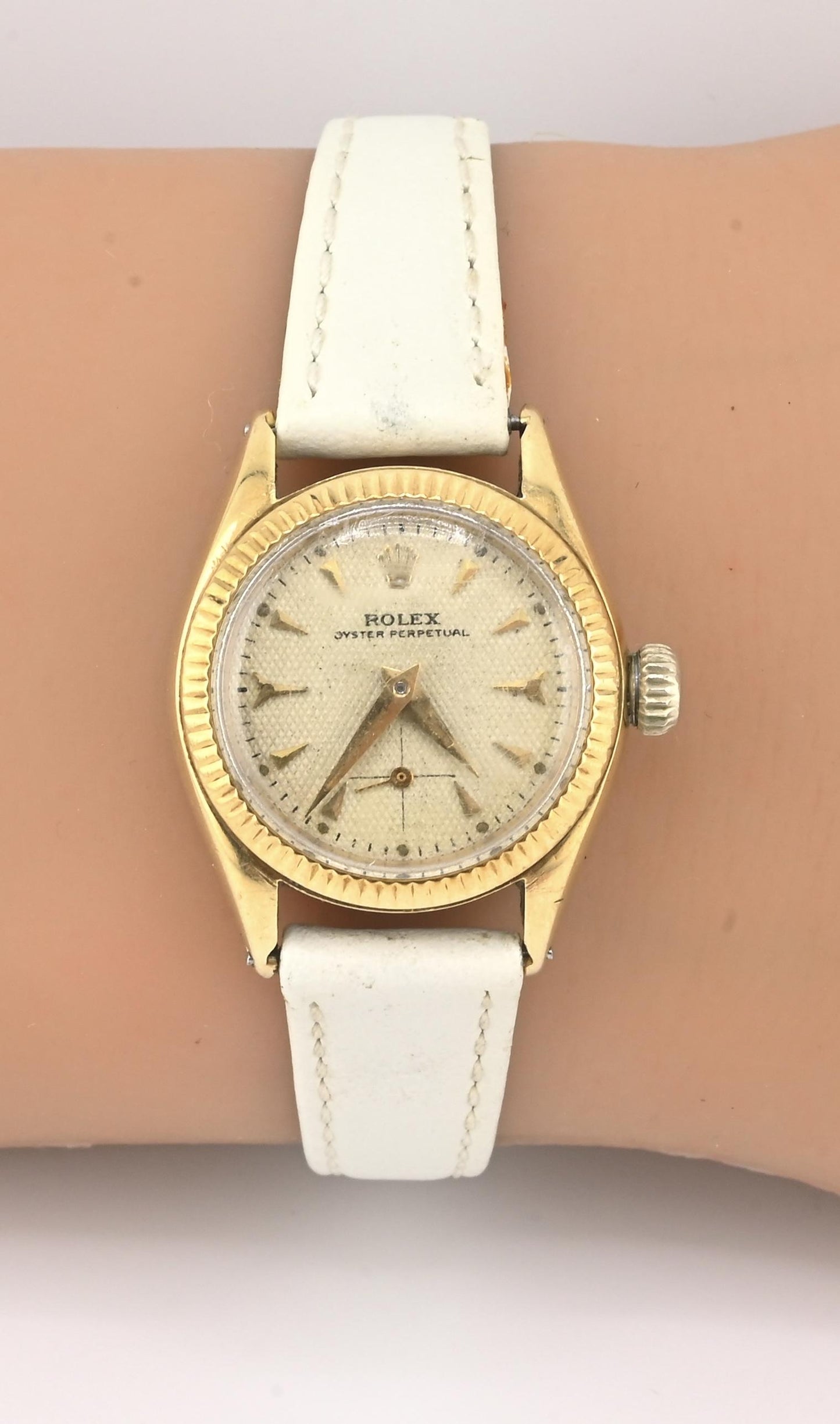 Vintage Rolex Oyster Perpetual Ladies 6509 • 14K Yellow Gold • Honeycomb Dial