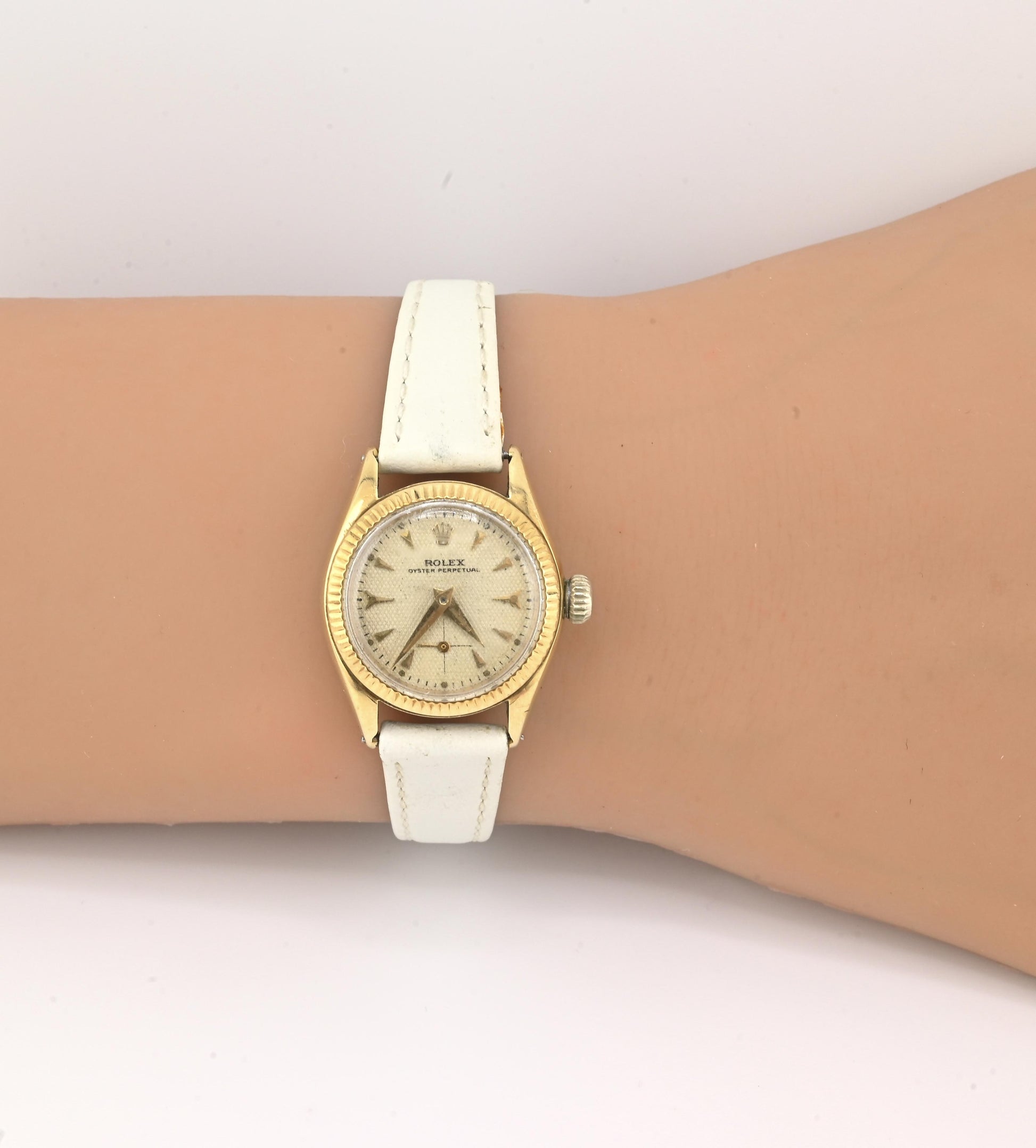 Vintage Rolex Oyster Perpetual Ladies 6509 • 14K Yellow Gold • Honeycomb Dial