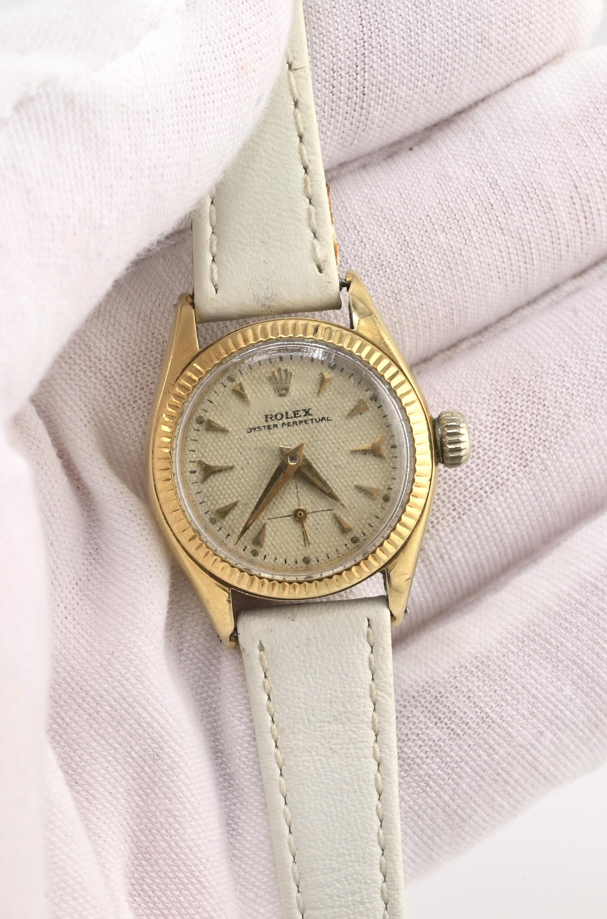 Vintage Rolex Oyster Perpetual Ladies 6509 • 14K Yellow Gold • Honeycomb Dial