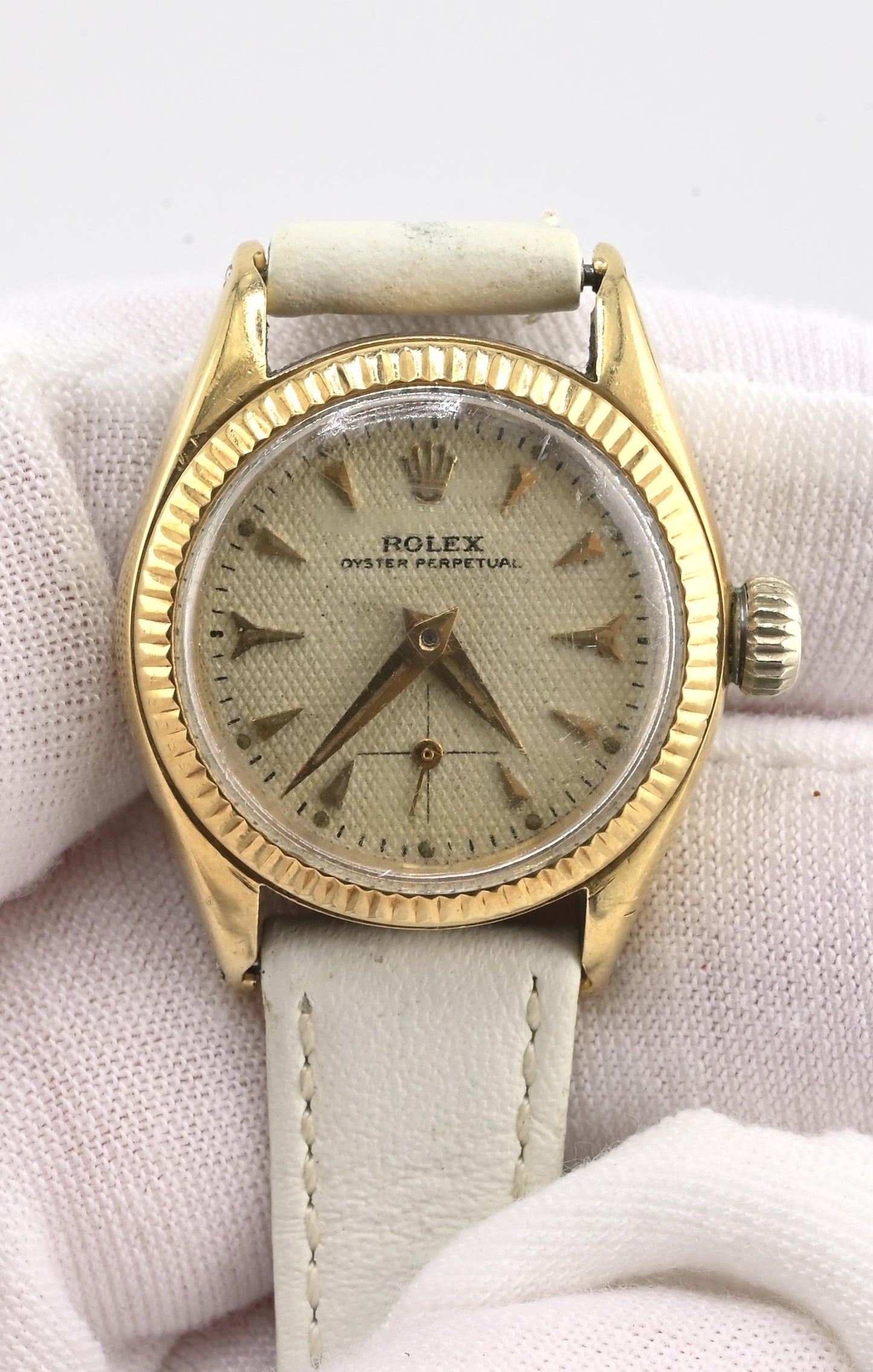 Vintage Rolex Oyster Perpetual Ladies 6509 • 14K Yellow Gold • Honeycomb Dial