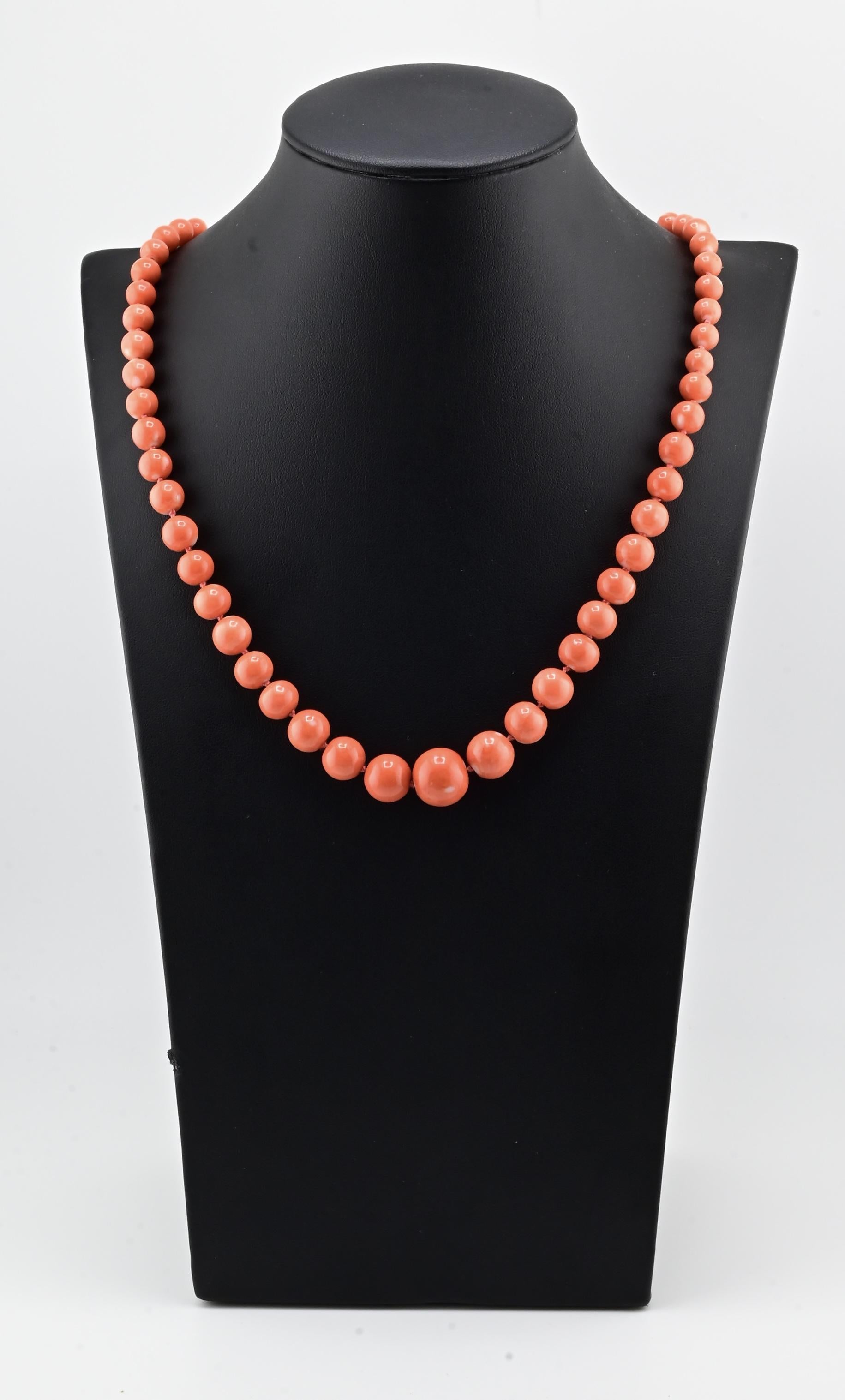 Antique Art Deco Japanese Momo Coral Necklace 50.18g 14K Gold Clasp 23¾"