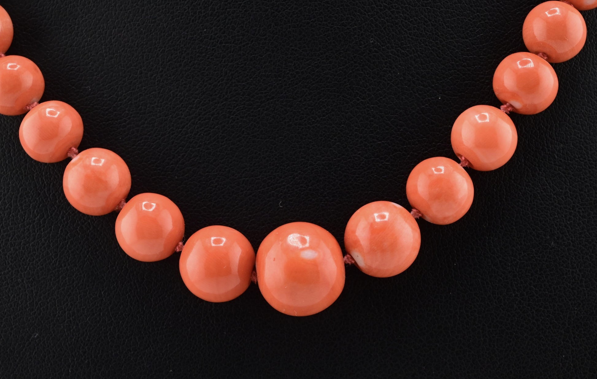 Antique Art Deco Japanese Momo Coral Necklace 50.18g 14K Gold Clasp 23¾"
