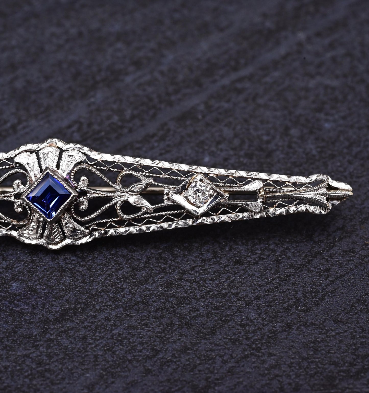 Art Deco Brooch in 14K White Gold with Blue Sapphire & Diamonds IGI Certified