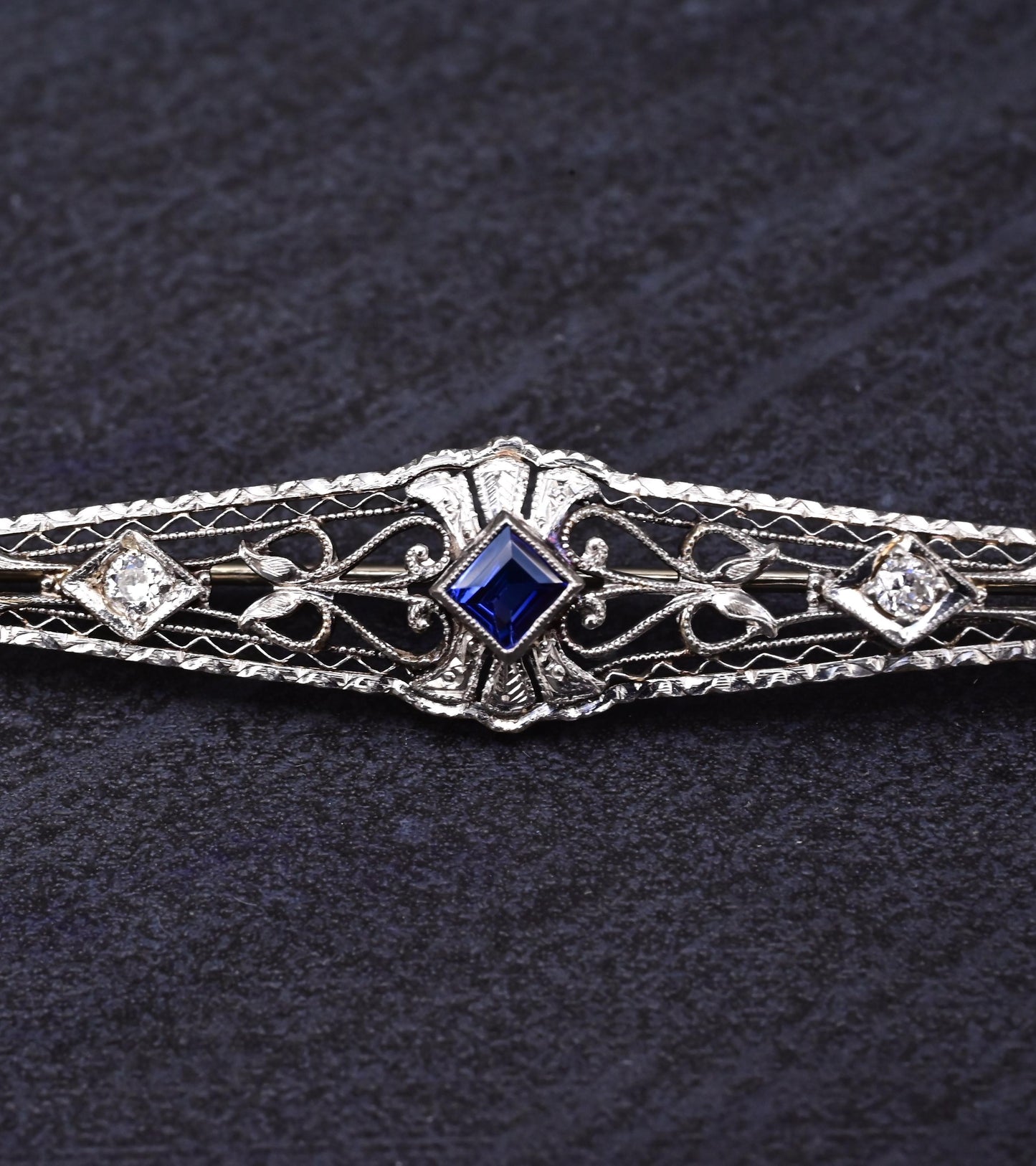 Art Deco Brooch in 14K White Gold with Blue Sapphire & Diamonds IGI Certified