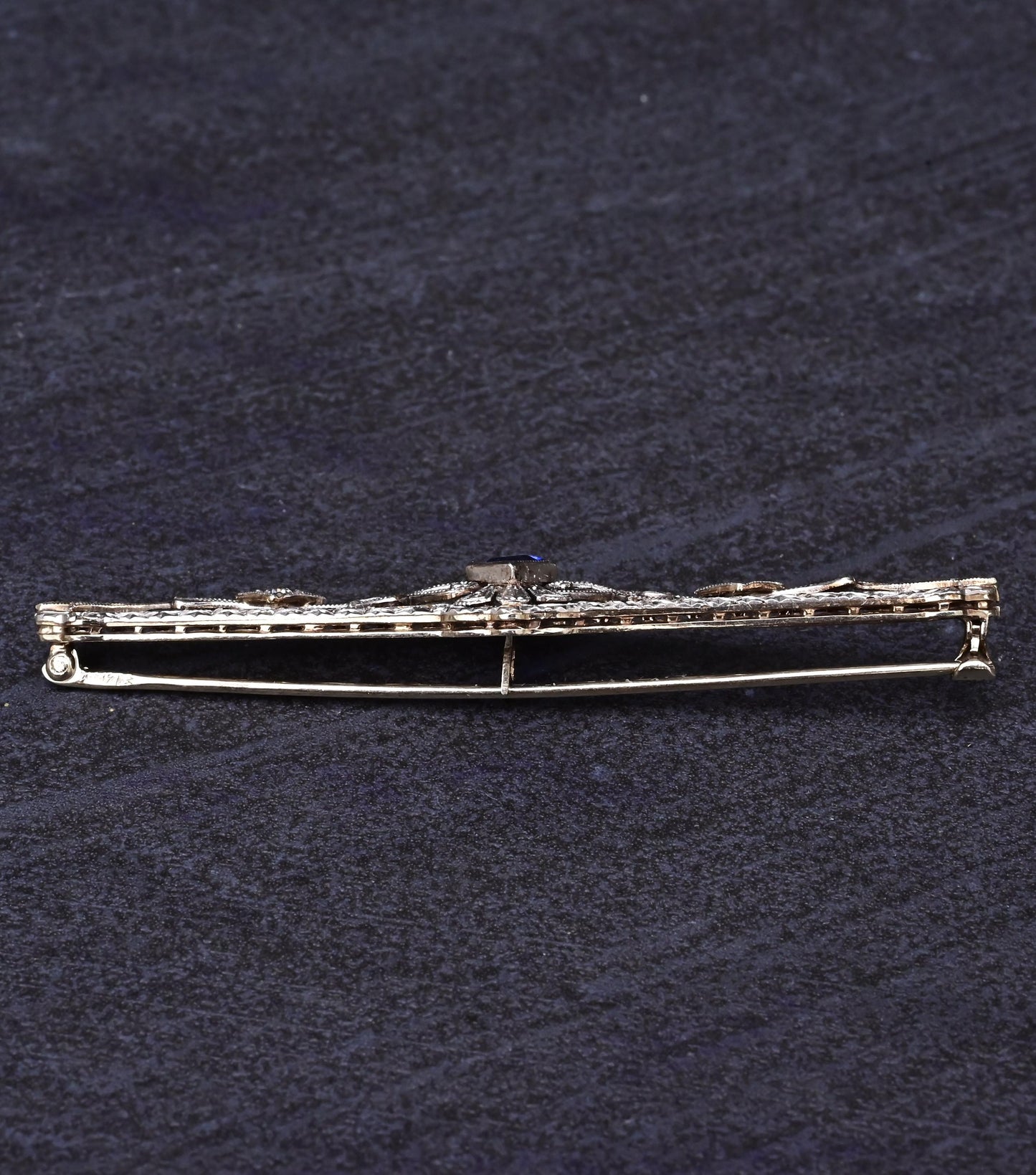 Art Deco Brooch in 14K White Gold with Blue Sapphire & Diamonds IGI Certified