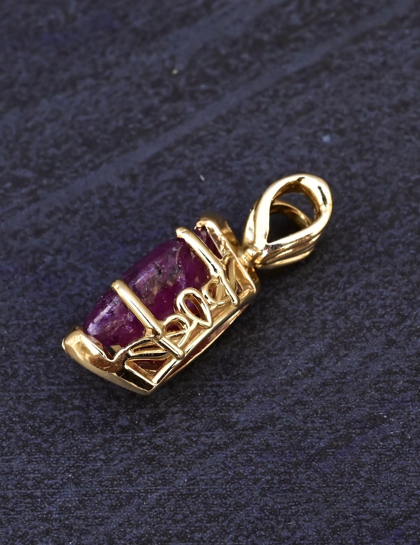 IGI Certified 14K Yellow Gold Pendant 4.50ct Natural Marquise-Cut Ruby