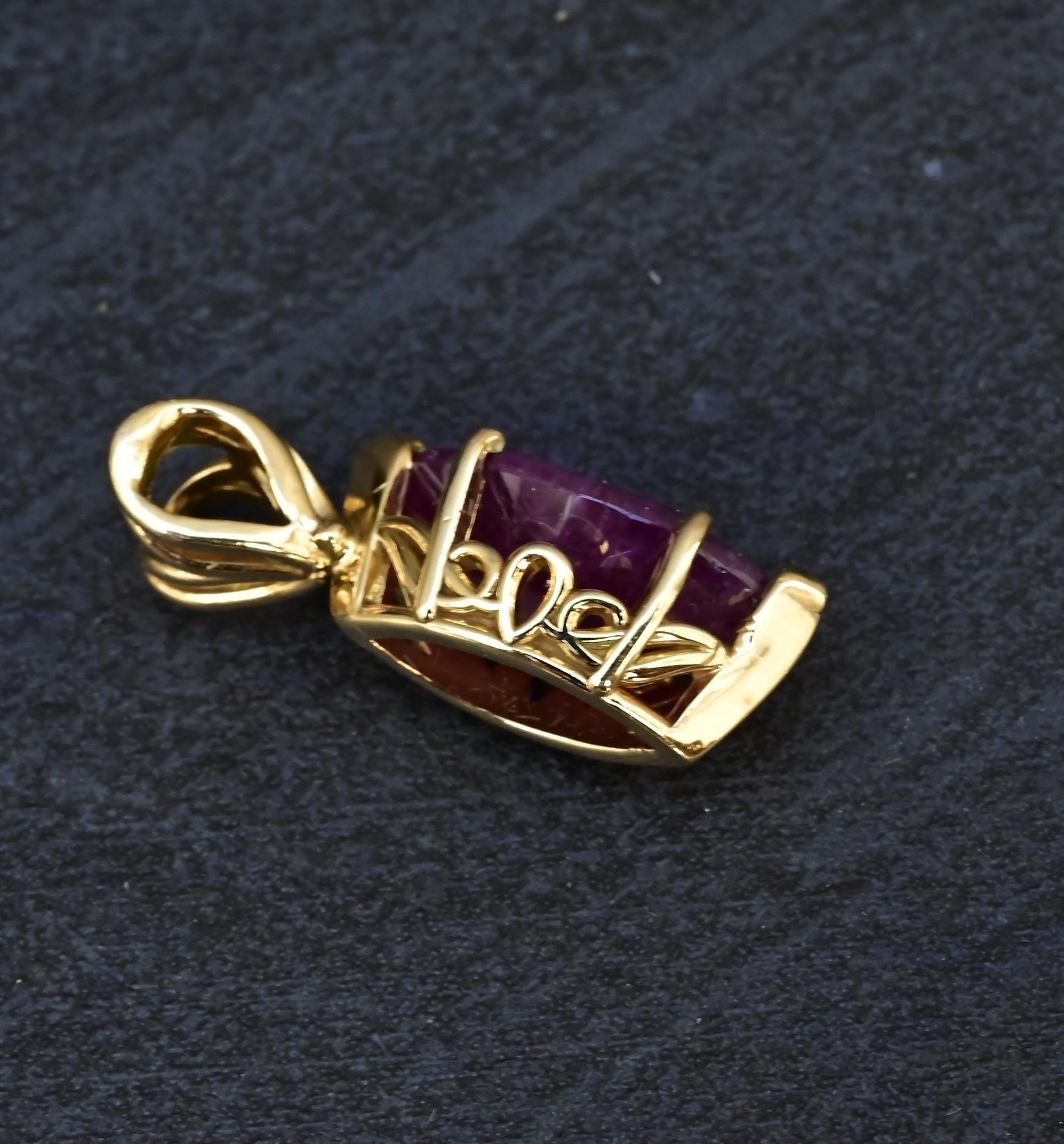 IGI Certified 14K Yellow Gold Pendant 4.50ct Natural Marquise-Cut Ruby