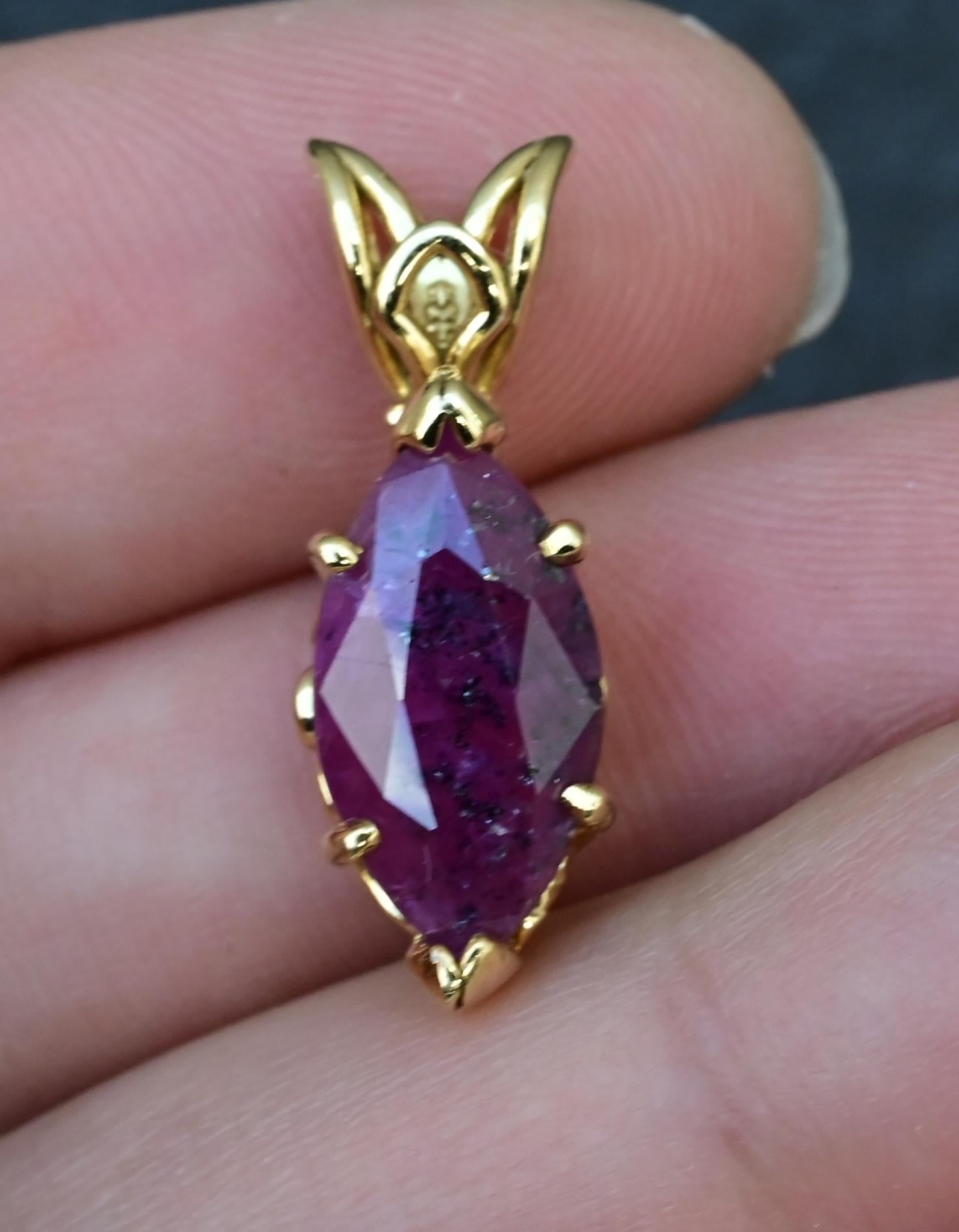 IGI Certified 14K Yellow Gold Pendant 4.50ct Natural Marquise-Cut Ruby