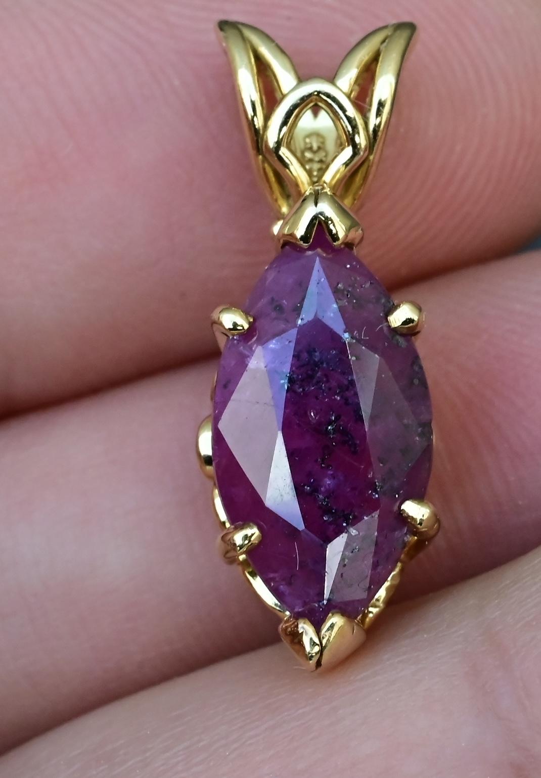 IGI Certified 14K Yellow Gold Pendant 4.50ct Natural Marquise-Cut Ruby
