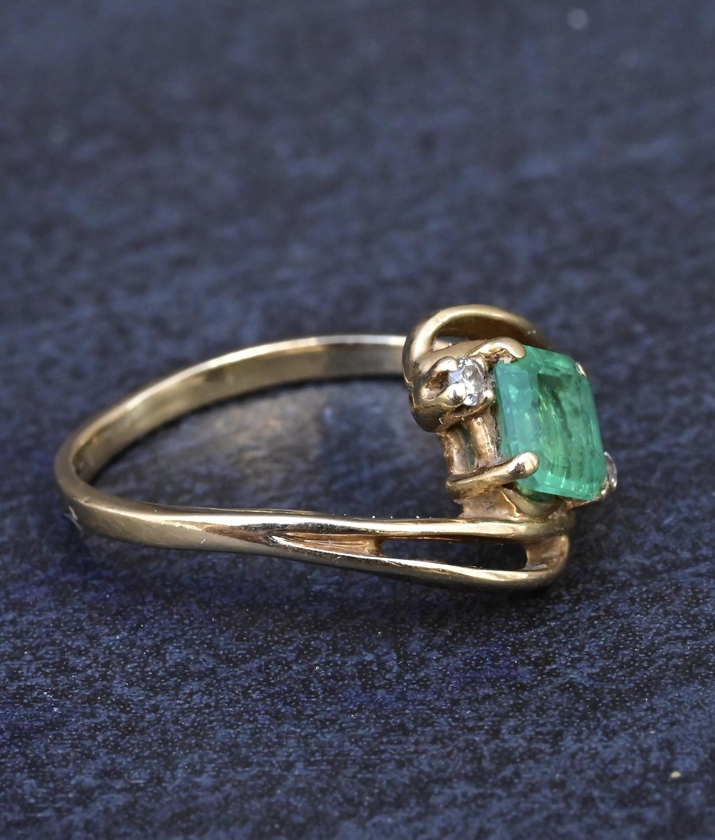 14K Yellow Gold Emerald & Diamond Ring 0.75 Carat Emerald IGI Certified