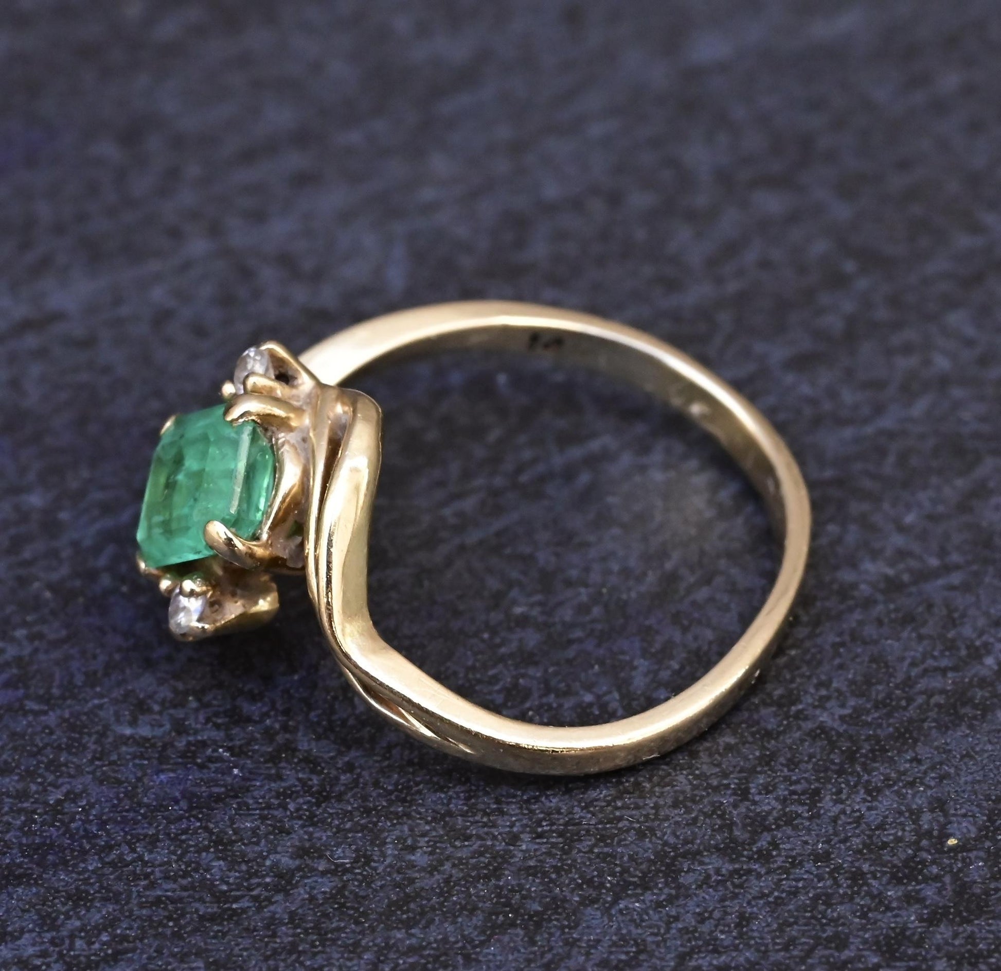 14K Yellow Gold Emerald & Diamond Ring 0.75 Carat Emerald IGI Certified