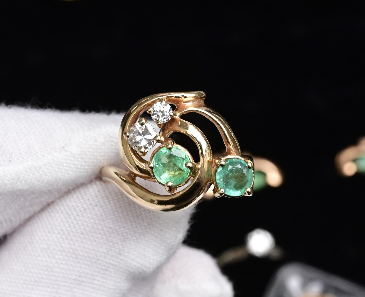 IGI Certified 14K Yellow Gold Ring with 0.70ct Natural Emeralds 0.25ct Diamonds