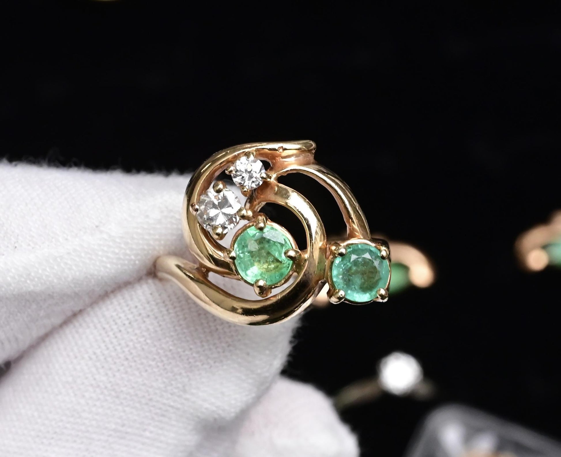 IGI Certified 14K Yellow Gold Ring with 0.70ct Natural Emeralds 0.25ct Diamonds
