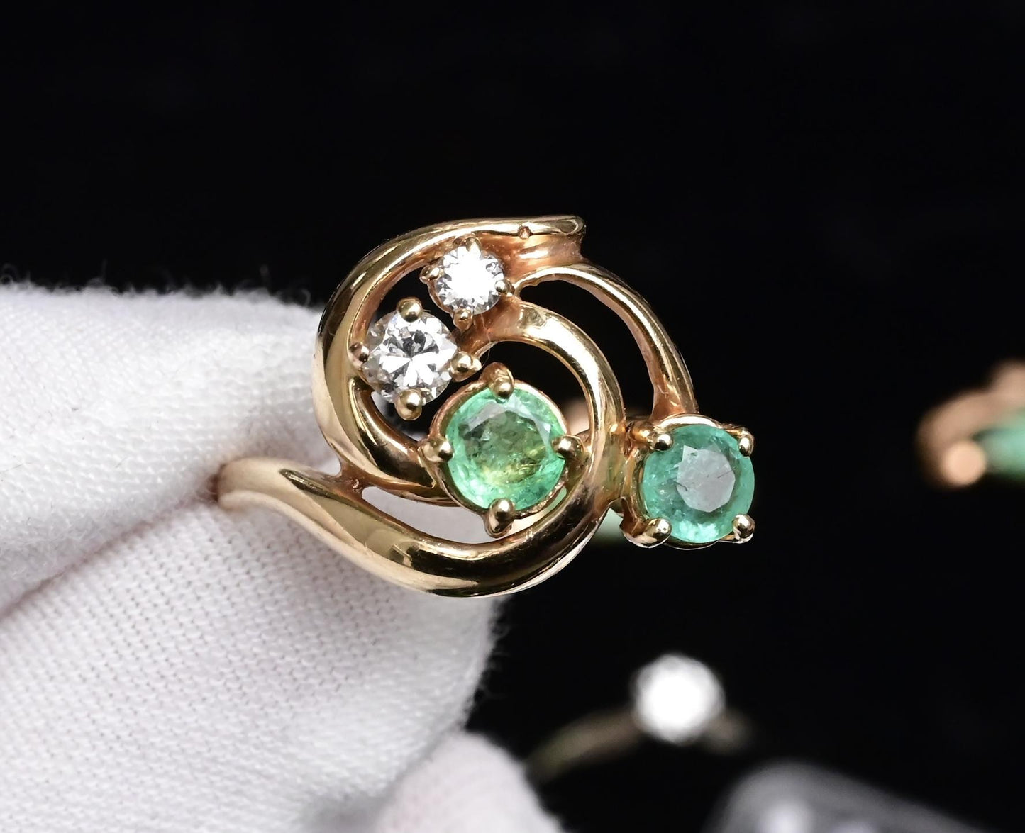 IGI Certified 14K Yellow Gold Ring with 0.70ct Natural Emeralds 0.25ct Diamonds