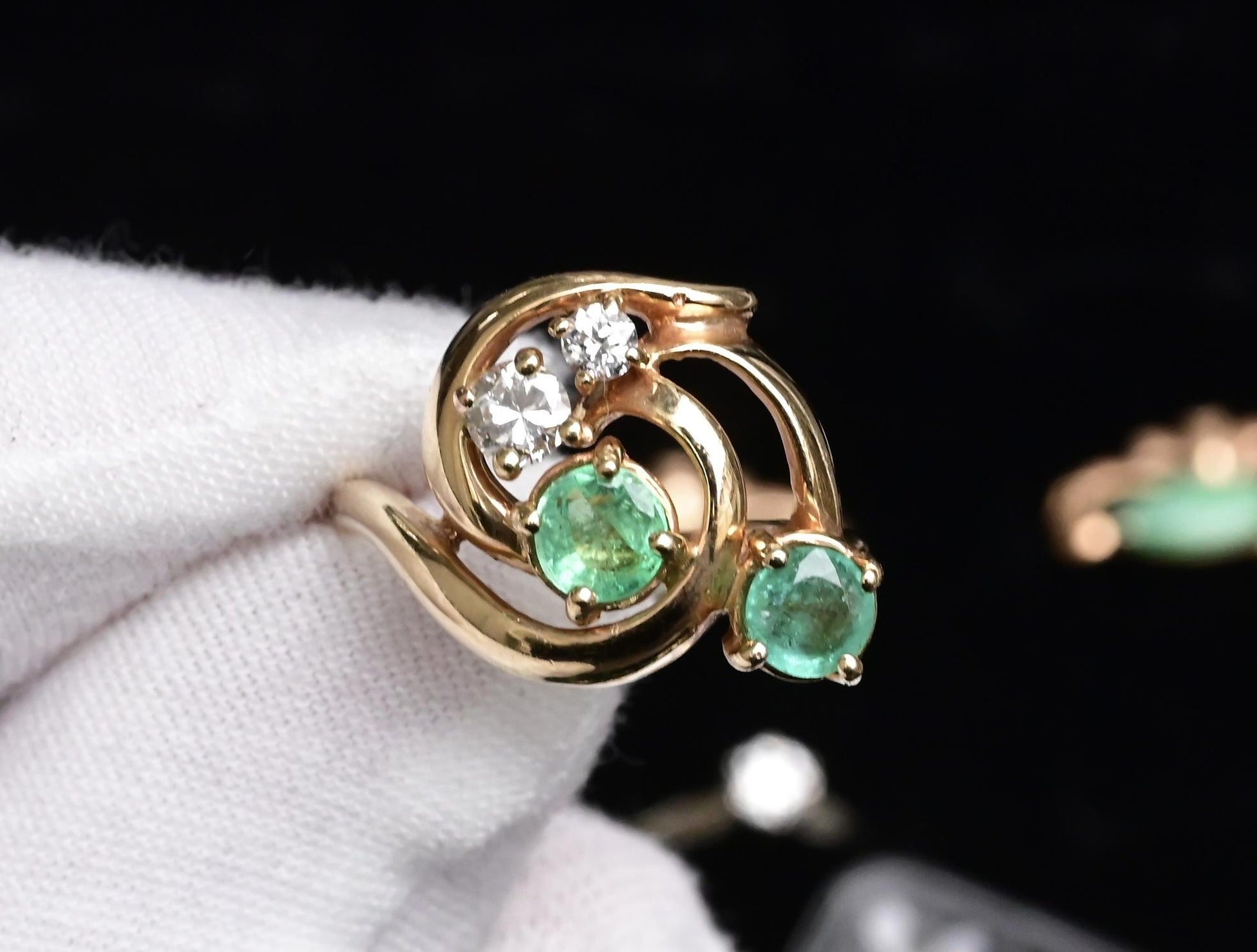 IGI Certified 14K Yellow Gold Ring with 0.70ct Natural Emeralds 0.25ct Diamonds