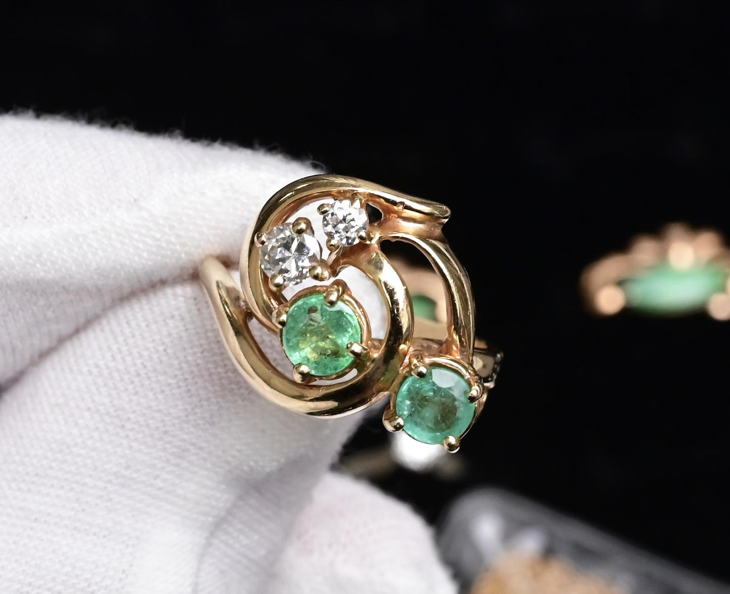 IGI Certified 14K Yellow Gold Ring with 0.70ct Natural Emeralds 0.25ct Diamonds