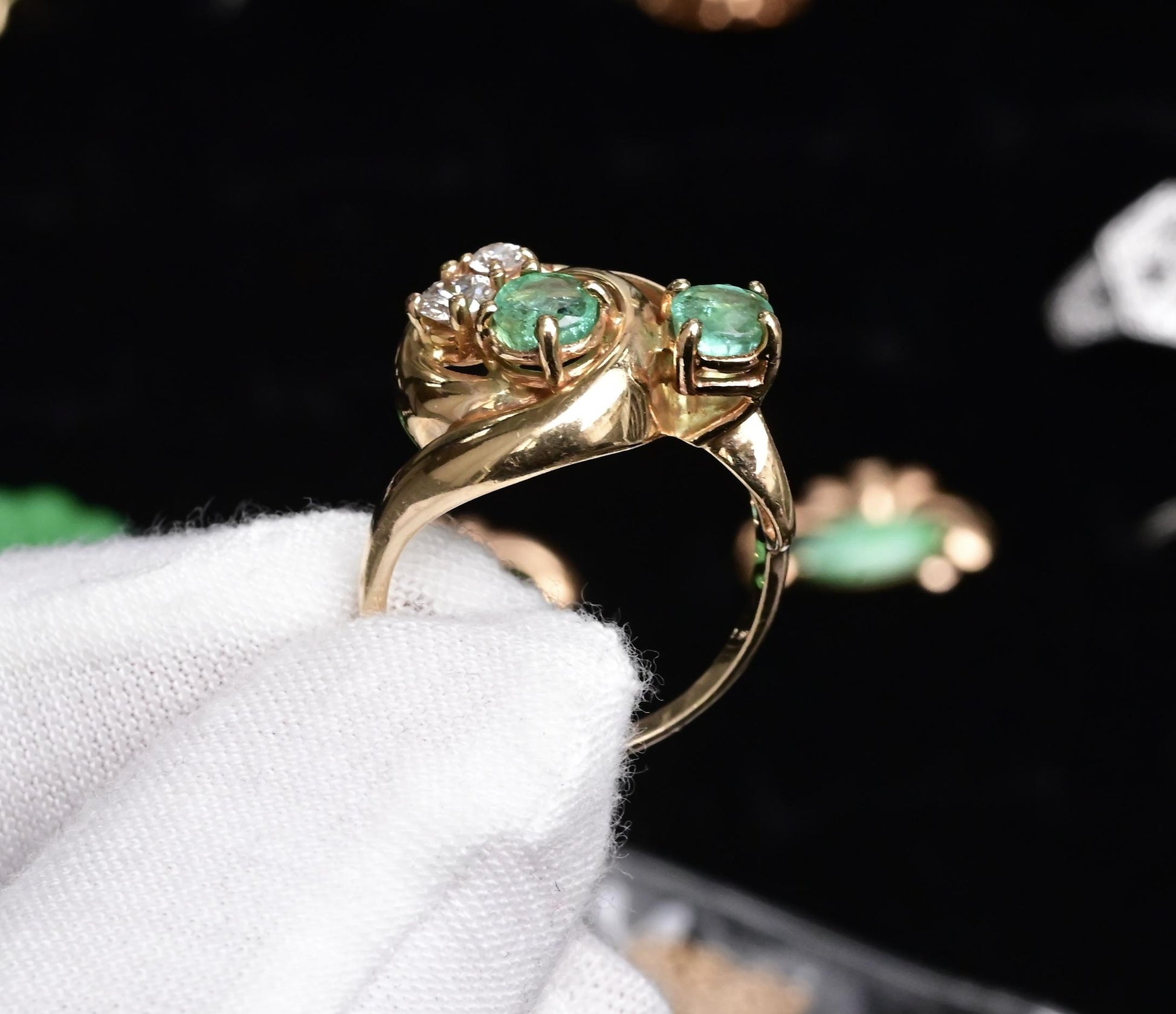 IGI Certified 14K Yellow Gold Ring with 0.70ct Natural Emeralds 0.25ct Diamonds