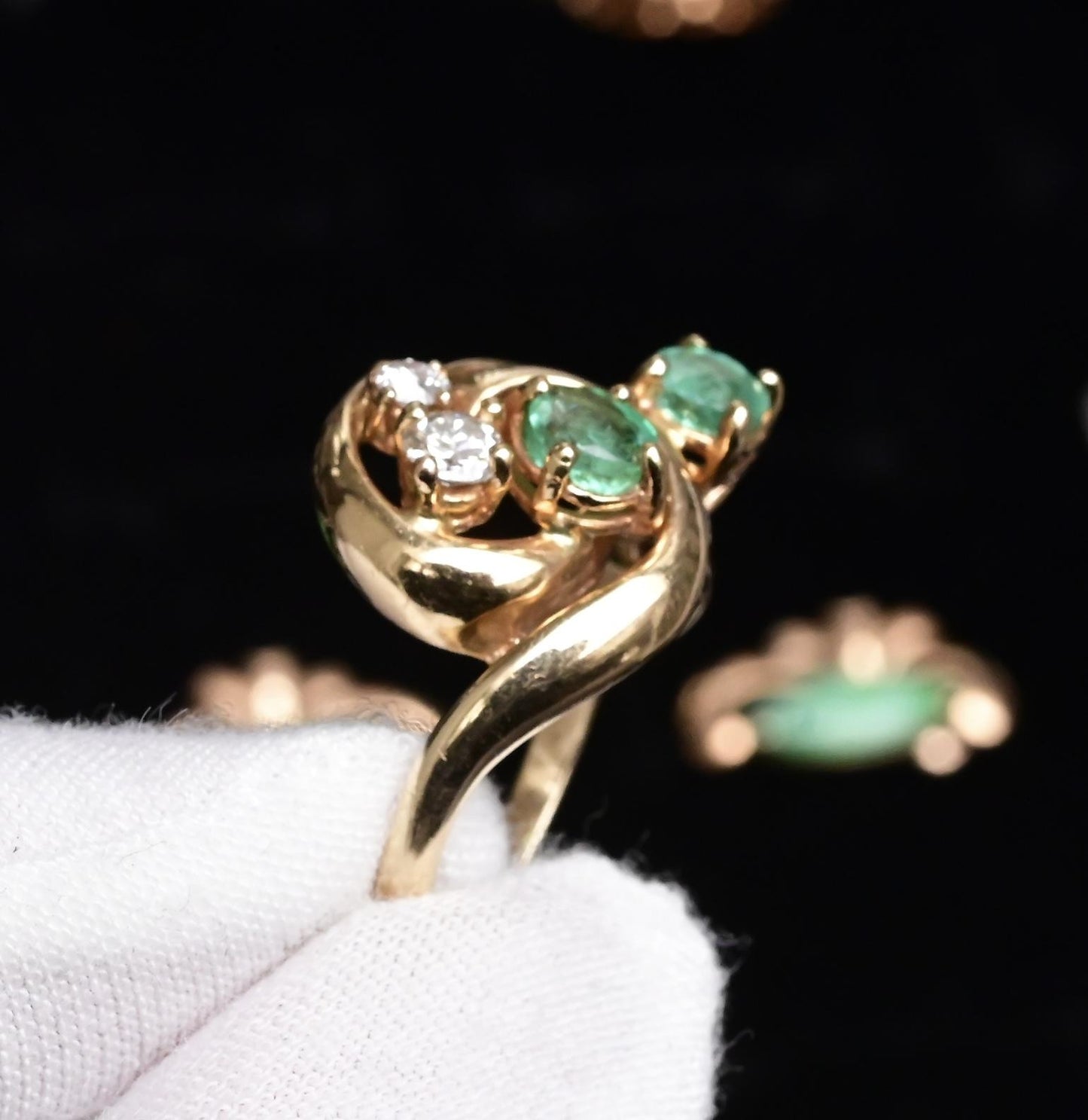 IGI Certified 14K Yellow Gold Ring with 0.70ct Natural Emeralds 0.25ct Diamonds