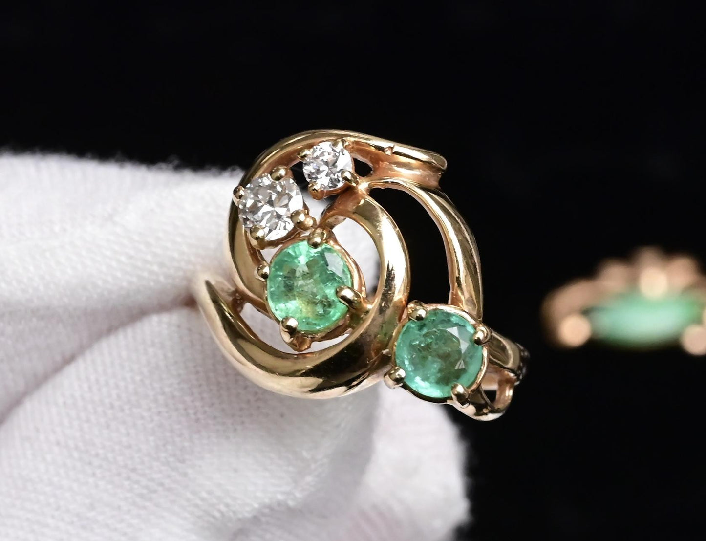 IGI Certified 14K Yellow Gold Ring with 0.70ct Natural Emeralds 0.25ct Diamonds