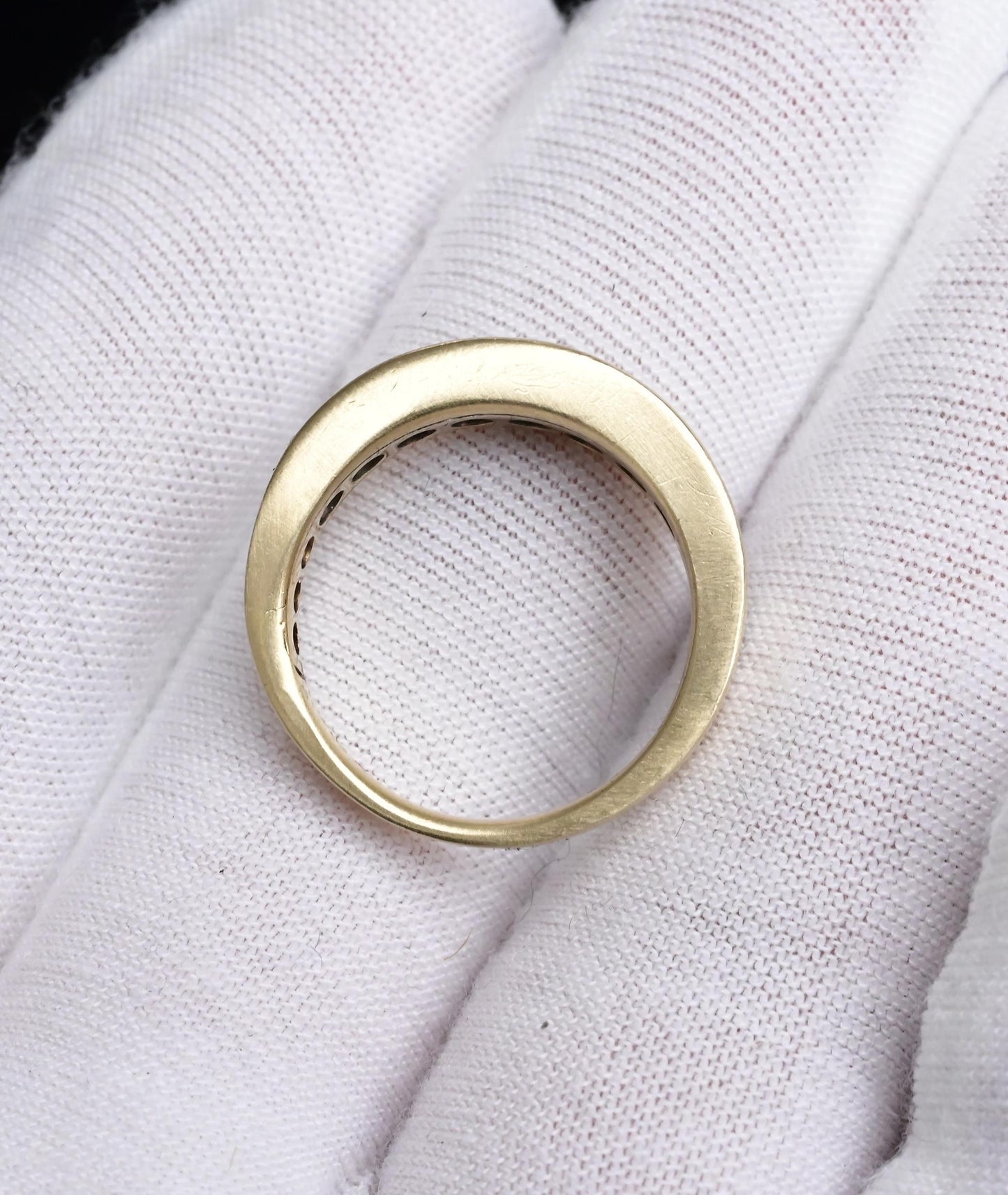 Fabulous 14K Yellow Gold Band With Natural Diamonds .90 Carats IGI Certified